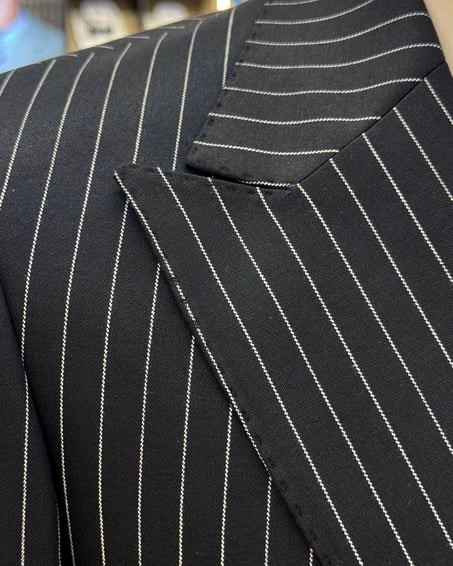 ITALIAN FIT MEN'S NAVY STRIPED DOUBLE BREASTED SUIT BY ITALIAN VEGA® [Limited Edition]