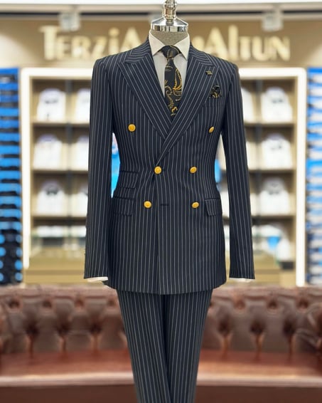 ITALIAN FIT MEN'S NAVY STRIPED DOUBLE BREASTED SUIT BY ITALIAN VEGA® [Limited Edition]